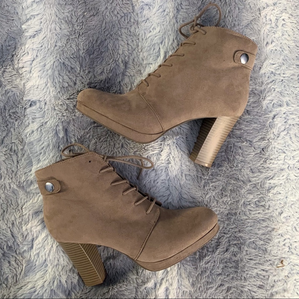 ANA Fenwick Tan lace up ankle boots, size 9